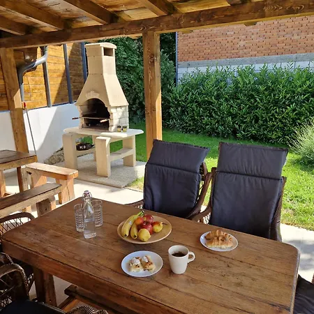 Otto - Private Pool & Garden
